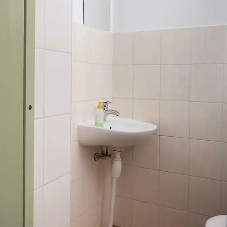 Vaksali 4 *